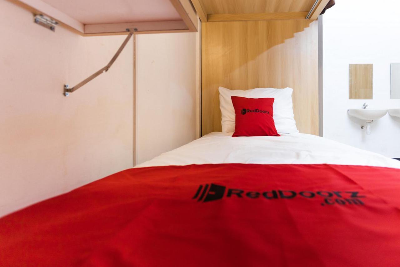 Reddoorz Hostel @ Malang City Center 2 Exteriör bild