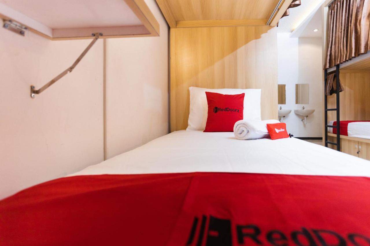 Reddoorz Hostel @ Malang City Center 2 Exteriör bild