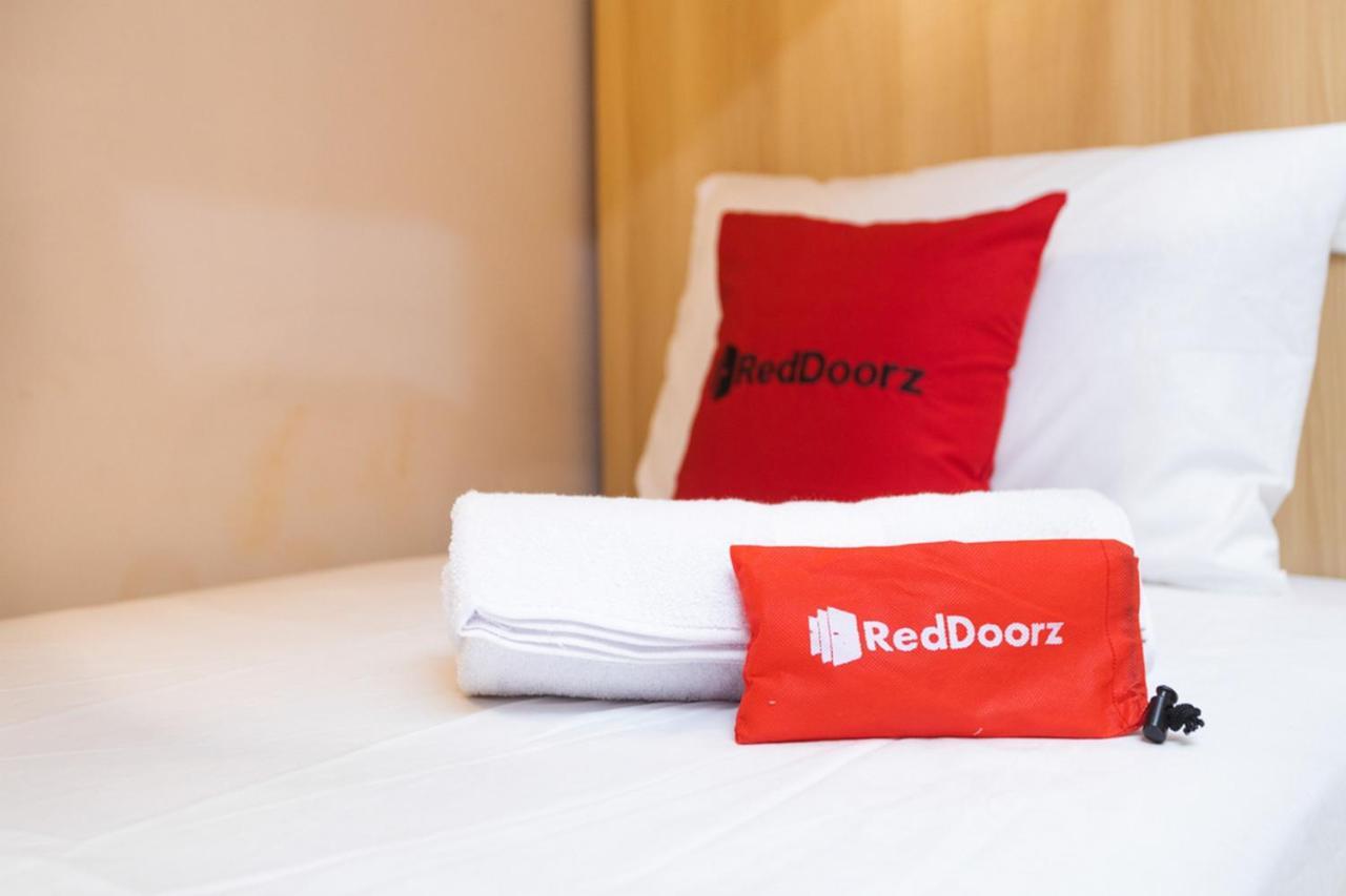 Reddoorz Hostel @ Malang City Center 2 Exteriör bild